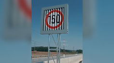 Na českej diaľnici zavádzajú maximálnu rýchlosť 150 km/h. Objavil sa prvý problém
