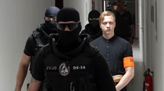 Útočník z gymnázia dnes sledoval video z krvavého miesta činu: „Hanbím sa za seba,“ vyhlásil