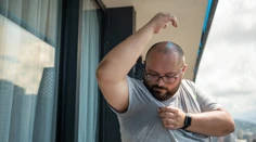 Horúčavy sprevádza aj silné potenie. Čo sa dá robiť v prípadoch, keď už antiperspirant nestačí?