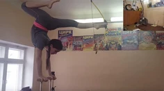 Len 12-ročná Ruska má nevídaný talent. Stojí na rukách a nohami strieľa z luku