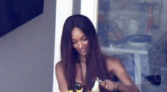 Paparazzi odhalili slávnu modelku: O dlhých krásnych vlasoch klamala