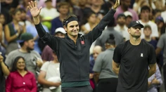 Úspešný návrat Federera na kurt. V exhibícii zdolal odvekého rivala