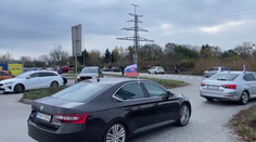 Autoprotest Smeru-SD. Fica mrzí, že 17. novembra nemôžu Slováci oslavovať demokraciu