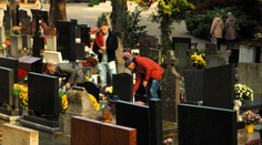 Atmosféra, ktorá sa opakuje len raz do roka. Takto si ľudia po celom Slovensku pripomínali zosnulých