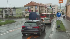 Doprava v krajskom meste kolabuje. Platia obmedzenia, no vodiči značky a príkazy nerešpektujú