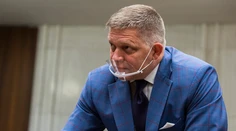 R. Fico tvrdí, že niekto zneužil jeho osobné údaje, vyplnil eHranicu a uviedol, že je očkovaný