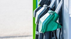 Benzín opäť zlacnel. Cena sa už blíži k tej zo začiatku vojny