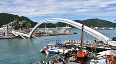 Kamera zachytila zrútenie sa obrovského mosta: Cisterna po ňom ani nestihla prejsť