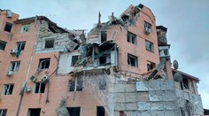Tma, zima a život v ruinách. Milióny Ukrajincov sú po ruských útokoch bez elektriny