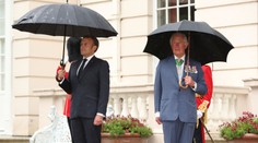 Návštevu kráľa Karola III. vo Francúzsku odložili z dôvodu protestov