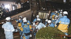 Japonsko: Päť dní po ničivom zemetrasení zachránili spod trosiek 90-ročnú ženu