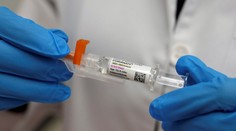 Vakcíny na nový variant COVID-19 dorazia čoskoro. Bude dosť pre každého, upokojuje rezort