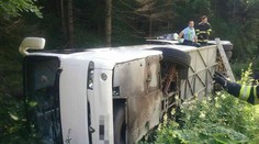 Vodič havarovaného autobusu s deťmi naznačil, čo spôsobilo nehodu na Donovaloch