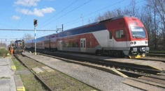 Na železniciach chýbajú výpravcovia. Doplatila na to obec na Záhorí, kde vlak už nebude stáť