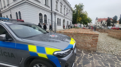Policajti prehľadávali súdy po celom Slovensku. Na linke 112 nahlásil anonym bombový útok