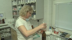 Koronavírus vyprázdnil regály s dezinfekciami. Niektoré lekárne ich však začali vyrábať