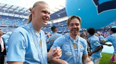 VIDEO: Jeden z najdrahších hráčov Manchestru City to opäť prehnal. Opitý sa tackal ulicou s pivom v ruke