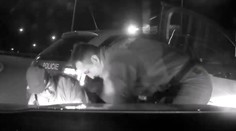 VIDEO: Zbesilá policajná naháňačka v nočnom Brne. Cudzinci za jazdy vyhodili z auta samopal