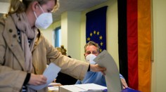 V Nemecku sa zavreli volebné miestnosti, podľa exit pollu vedie SPD