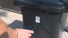 Očipovali každý kontajner v dedine a ľuďom počítajú, koľko smetí vyhodia