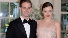 Z topmodelky Mirandy Kerr bude nevesta. Ukázala veľkolepý prsteň