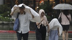 VIDEO: Juh Taiwanu zasiahol tajfún Danas. Hlásia úmrtia aj zranených