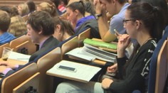 Nezamestnaným vysokoškolákom chce štát zaplatiť preškolenie