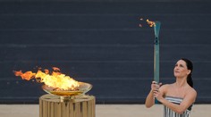 VIDEO: Olympijský oheň je už v rukách organizátorov. Putovať bude významnými miestami Talianska