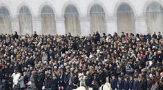 Francúzsky premiér vyzýva ľudí, aby napriek strachu ďalej žili v Paríži