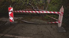 V bratislavskej Dúbravke sa ulicami valila voda. Najviac si to odnieslo gymnázium