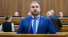 Deti budú mať zákonné právo na prítomnosť rodiča počas hospitalizácie, oznámil minister