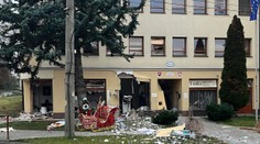 Obcou na západnom Slovensku otriasol obrovský výbuch. Zlodeji si vzali na mušku bankomat pri obecnom úrade