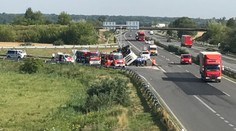 Smrteľná nehoda na D2 v smere od Kútov. Vodič kamiónu neprežil