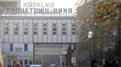 Veľká záchranná akcia v Poľsku. Po silnom otrase z bane vyslobodili desiatky baníkov, po dvoch stále pátrajú