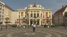 Nefungujúca technika a pleseň v šatniach. Budova SND je vraj v katastrofálnom stave