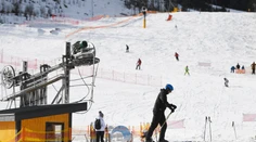 Nešťastie na Orave. Lyžiar spadol do štvormetrovej rokliny