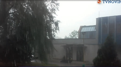 Búrky na Slovensku vyvracali stromy