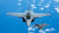 VIDEO: Európska stíhačka „nakopala“ najlepšiu stíhačku sveta F‑22. Američania to zahanbene popierali