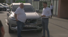 Príbeh, ktorý je možný asi len u nás. Muž neplatí výživné, no na súd prišiel na aute za desaťtisíce