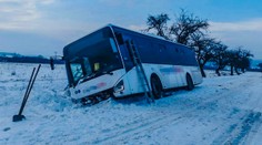 VIDEO: Exkluzívne zábery zvnútra autobusu. Uväznené deti vyslobodzovali cez okná