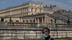 Francúzsko zavádza od Bielej soboty mesačný lockdown