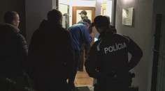 Zatiaľ čo kňazi spovedali farníkov, vo fare vyčíňali zlodeji. Policajtom nechali dobrú stopu