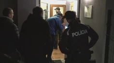 Zatiaľ čo kňazi spovedali farníkov, vo fare vyčíňali zlodeji. Policajtom nechali dobrú stopu