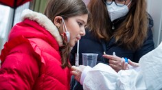 Odbery kloktacími testami sú pripravené. Ak sa objaví pozitívny žiak, školy si ich môžu objednať