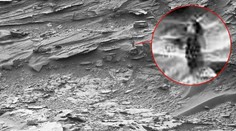 Nadšenci UFO zbadali na snímke z Marsu ženu. Vidíte to aj vy?