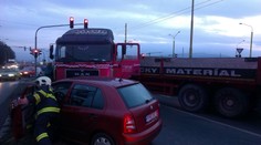 Kamionista urobil "jednotku" a zrazil ďalšie tri autá