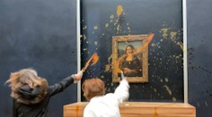 VIDEO: Aktivistky znečistili ochranné sklo Mony Lisy v Louvri