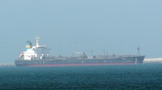 Ropný tanker izraelskej spoločnosti zasiahla strela z iránskeho dronu