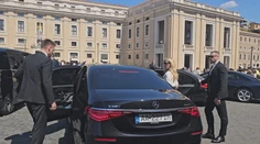 Rezort kultúry kupuje auto za 158-tisíc. Podľa Matoviča ide o limuzínu, ktorou sa Šimkovičová vozila vo Vatikáne