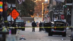 Do davu ľudí v USA vrazilo auto. Zomrelo 10 ľudí, ďalší sú zranení